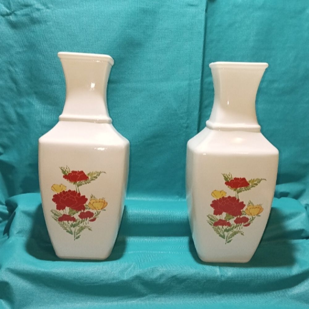 Vintage Imari vases. Avon. In original boxes